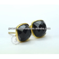 Venta al por mayor oro plateado Gemstone Bisel perno prisionero Natural Gemstone Stud Earring Fabricante